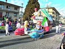 Il carro mascherato di Crocetta del Montello da cui è stata diffusa musica che inneggiava al Duce