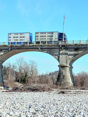 Traffico sul ponte di Vidor: vecchio di secoli, il costoso progetto per il nuovo viadotto langue da decenni