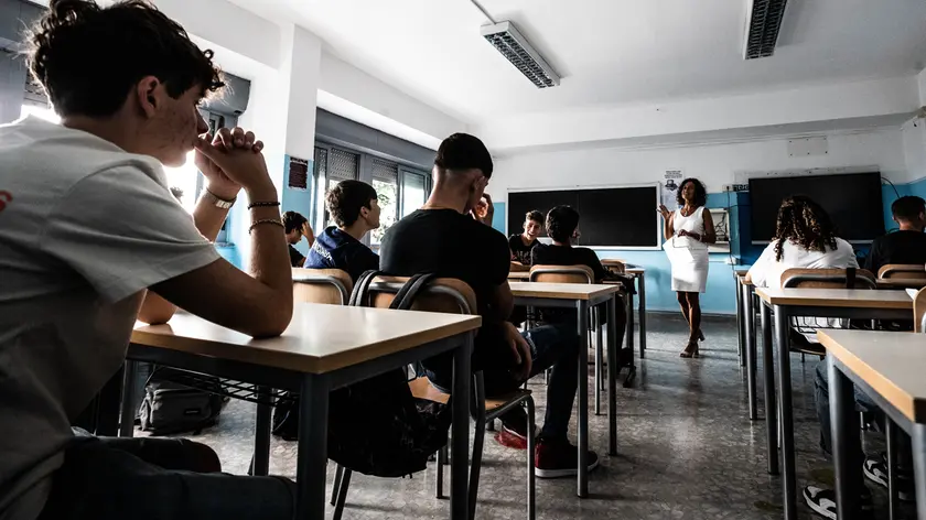 Una insegnante in classe