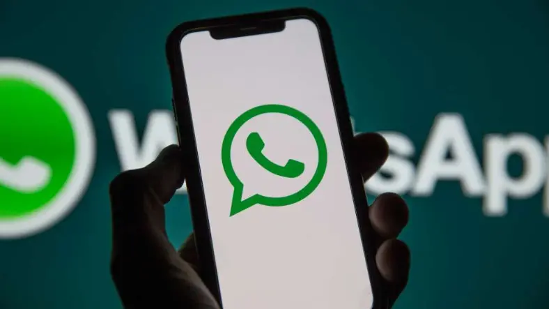 La truffa della ballerina corre su WhatsApp