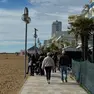 A Jesolo si passeggia in spiaggia anche a febbraio