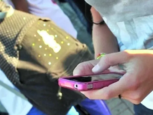 Adolescenti con lo smartphone
