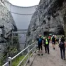 Un passaggio sotto la diga del Vajont nei luoghi della memoria
