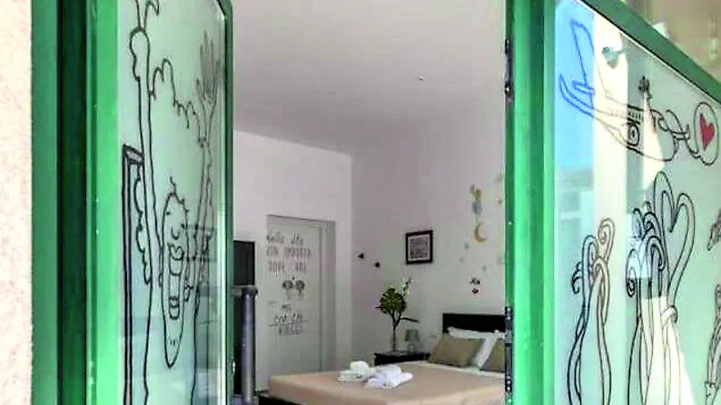 In via Dandolo un ex negozio è stato trasformato in un alloggio turistico