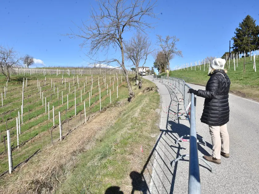 La frana transennata di via Guizza a Conegliano