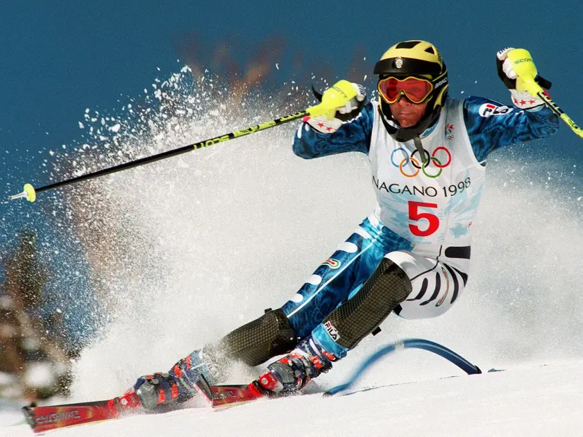 Deborah Compagnoni, frenando nella seconda manche, ha mancato l'oro nello slalom olimpico di Nagano 1998.