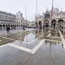 Piazza San Marco a Venezia invasa dall'acqua alta il 28 gennaio 2025. Tra gli obiettivi della possibile candidatura della città lagunare c'è la volontà di sensibilizzare al cambiamento climatico e alla sua tutela (Foto: Matteo Tagliapietra/Interpress)
