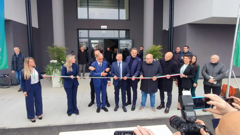 Il taglio del nastro dell'headquarter di MoM