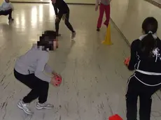 Una bambina è in prognosi riservata dopo una caduta durante l'ora di motoria