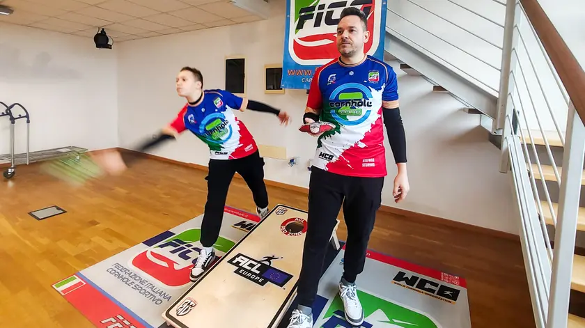 Tommaso e Stefano Sturaro impegnati in un lancio