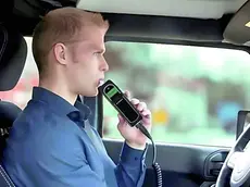 L’utilizzo di un alcolock installato a bordo di un’auto