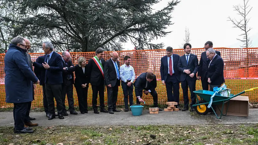 La posa della prima pietra