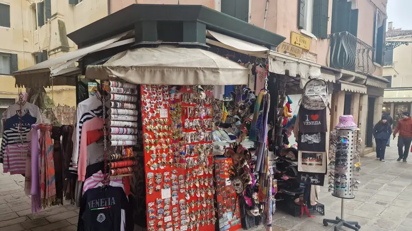 A Venezia patentino di italiano per gestire un negozio