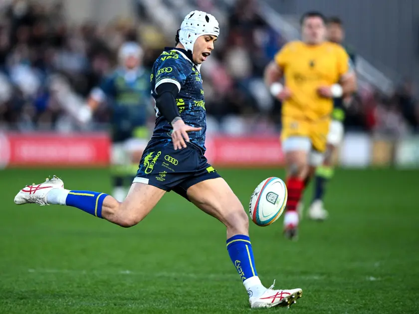 Un calcio di Umaga (URC)