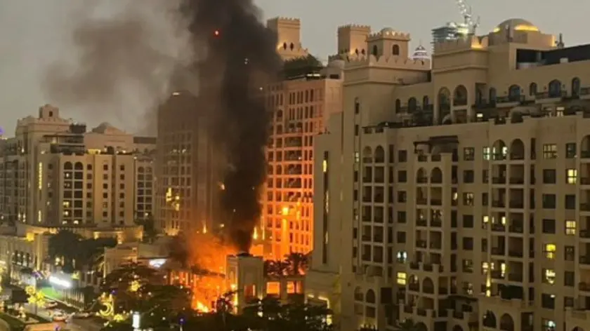 In un frame un momento dell'esplosione che si è verificata in un edificio nella zona di Palm Jumeirah