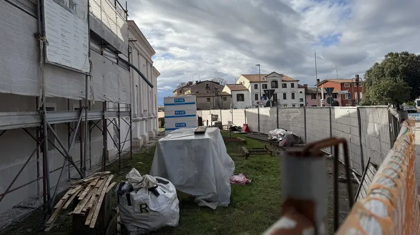 Il cantiere fermo in Villa Olivotti