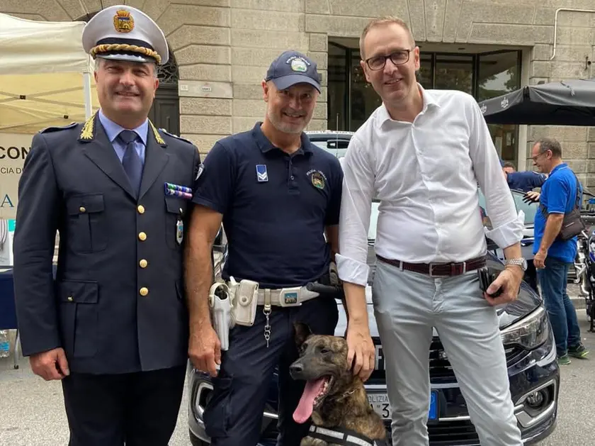 Marco Seffino, al centro, con il cane Rey