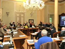 Il consiglio comunale di Castelfranco: una delle sedute senza maggioranza sulla decadenza di Marcon
