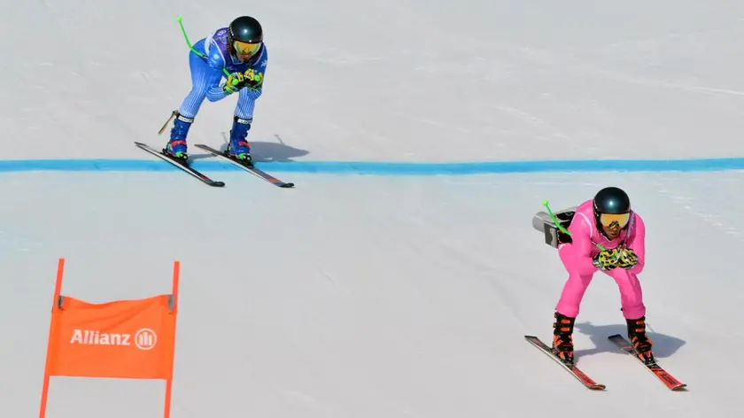 Chiara Mazzel con la guida Nicola Cotti Cottini sul traguardo del Super-G alle Paralimpiadi