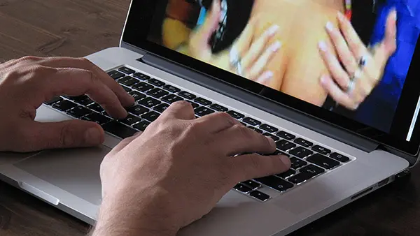 Condannato un ventenne per un sexy ricatto