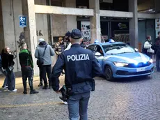 Controlli della polizia alla stazione dei bus Mom a Treviso
