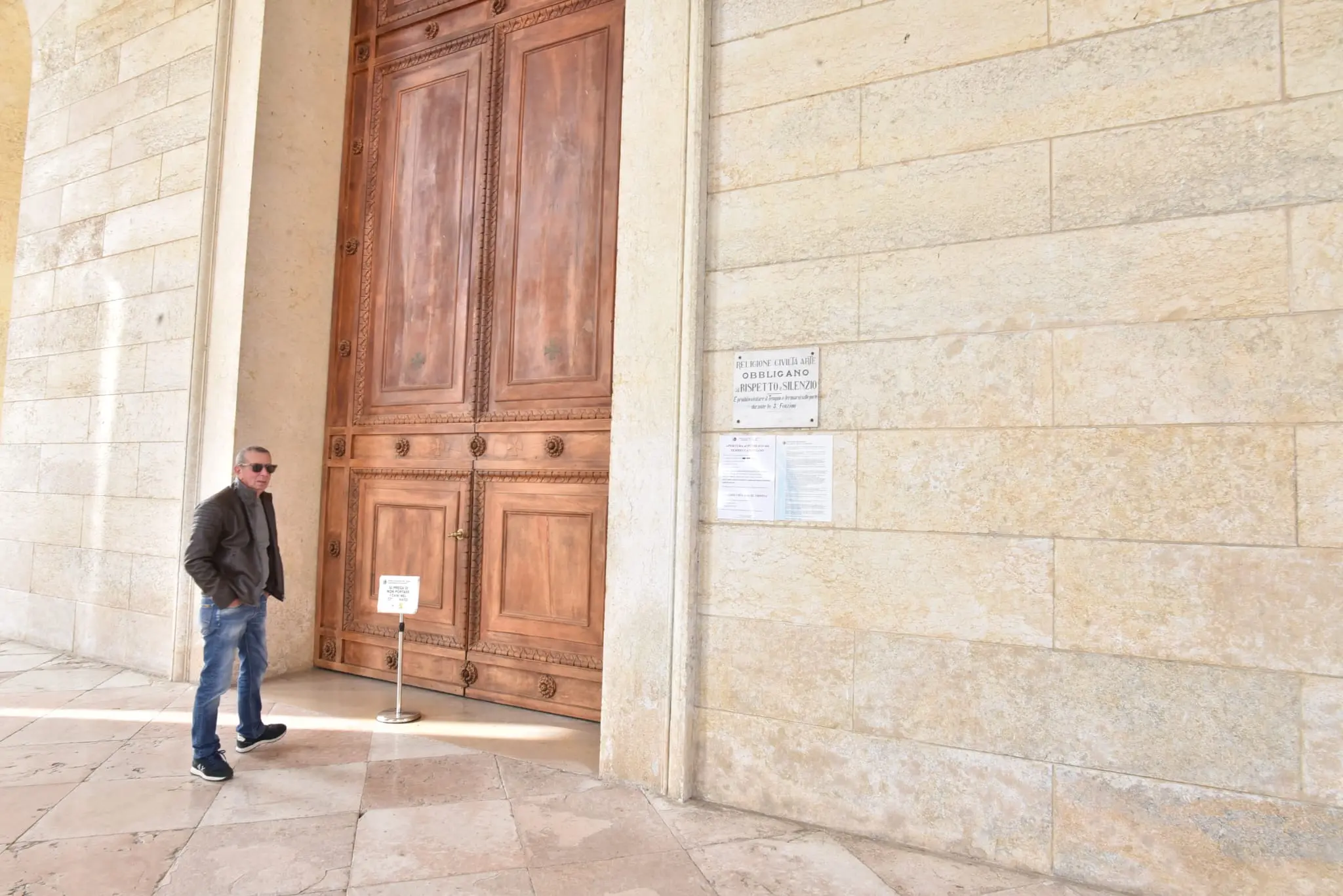 L'entrate del Tempio di Possagno chiusa ai visitatori