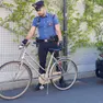 La bici con cui il molestatore si aggirava per i parchi pubblici