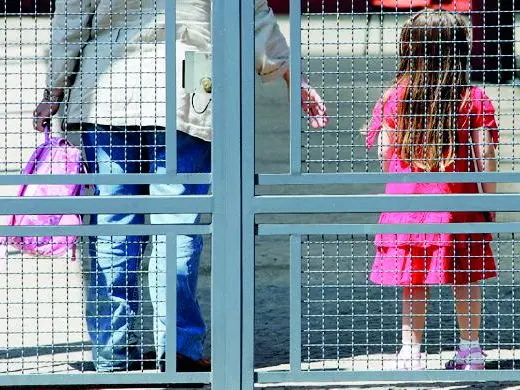 A Venezia l'interrogatorio della prof accusata di pedopornografia con l'amante giornalista