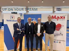 Da sinistra Vittorio Puccella (Volksbank), Giovanni Favaro (TvB), Maurizio Criveller (Vega-Maxì), Alessio Collanega (sett. giovanile TvB)