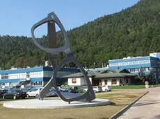 Lo stabilimento Luxottica ad Agordo dove aveva lavorato la donna