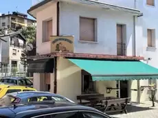 La legittima proprietaria della Trattoria Titos, che vive fuori Tarcento, è tornata in paese e ha trovato il locale senza il bancone