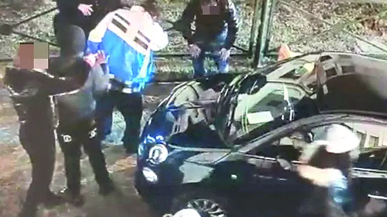 Le immagini dell’aggressione di via Castelmenardo