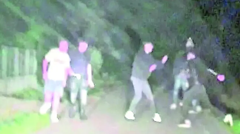 Un fotogramma di un filmato di un’automobilista della rissa che ebbe conseguenze mortali