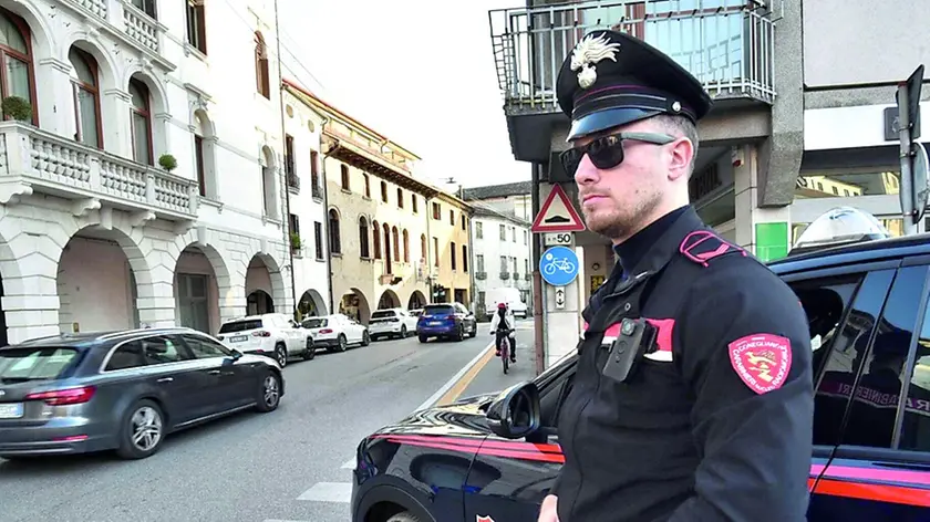 Controlli dei carabinieri della Compagnia di Conegliano, ieri pomeriggio, nella zona delle aggressioni tra via Cavour e il Cavallino