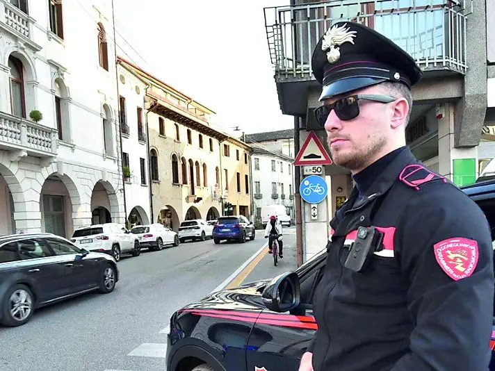 Controlli dei carabinieri della Compagnia di Conegliano, ieri pomeriggio, nella zona delle aggressioni tra via Cavour e il Cavallino