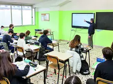 Studenti di una scuola superiore in classe durante la lezione