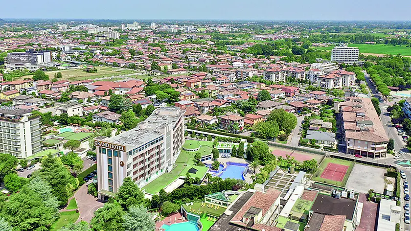 Una veduta aerea dei complessi alberghieri di Montegrotto Terme, cuore del polo turistico locale