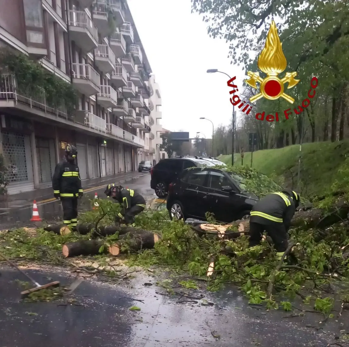 L'intervento dei vigili del fuoco in centro a Treviso