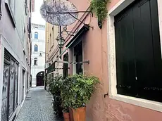 La trattoria Oca bianca, in fondo si intravvede il Calmaggiore: siamo al civico 18