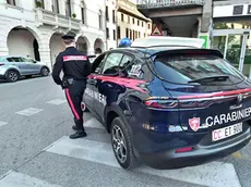 Un posto di blocco dei carabinieri di Conegliano nell’area teatro delle rapine, dintorni di via Cavour