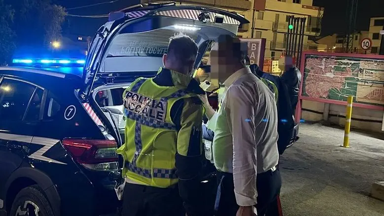 Un posto di blocco della polizia locale