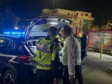 Un posto di blocco della polizia locale