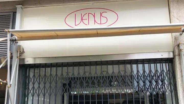 La profumeria Venus in viale Cadorna chiusa dopo 53 anni