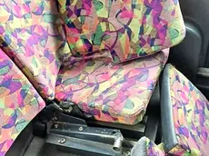 Le poltroncine della corriera Mom divelte la settimana scorsa da un gruppo di ragazzi