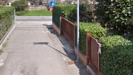 Il cancello su cui è rimasta ferita la bambina