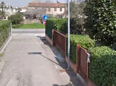 Il cancello su cui è rimasta ferita la bambina