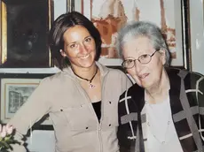 Una foto di alcuni anni fa che immortala Valentina Magrin con la zia Tina Anselmi, primo ministro donna in Italia