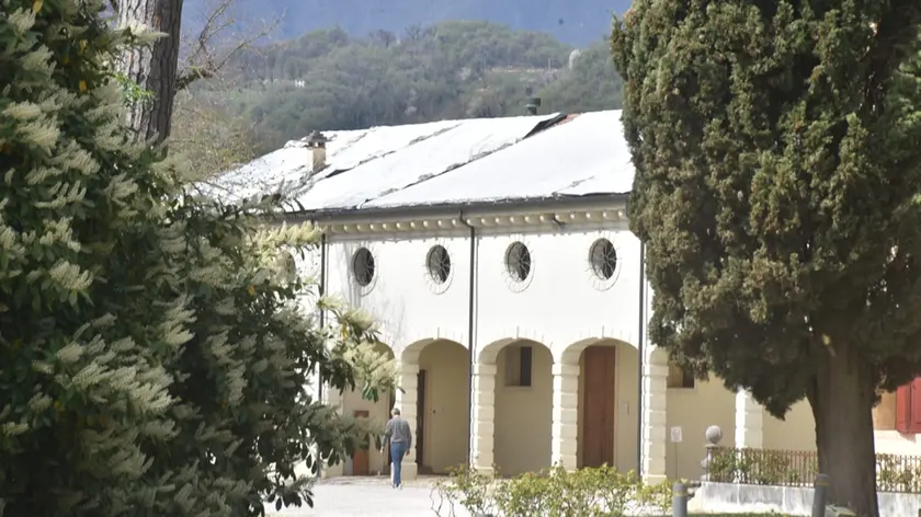 Villa Brandolini: ecco il tetto coperto da teli