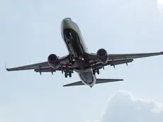 Rifornimenti limitati di carburante a Linate, Venezia, Treviso e Bologna: scattano le restrizioni