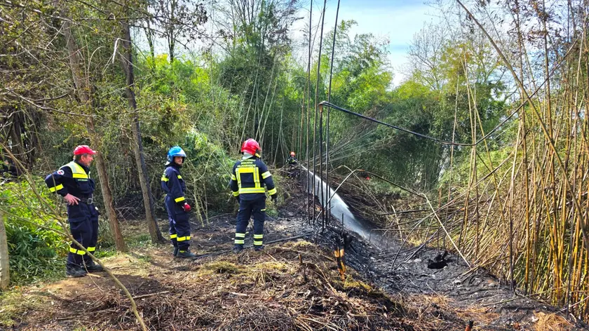 L'intervento dei vigili del fuoco a Pederobba (foto Macca)